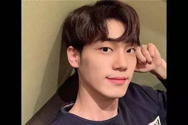 二、 近期流行的帅气男生网名案例分析