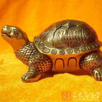 二、 镜面与石球：反射与凝聚的能量场