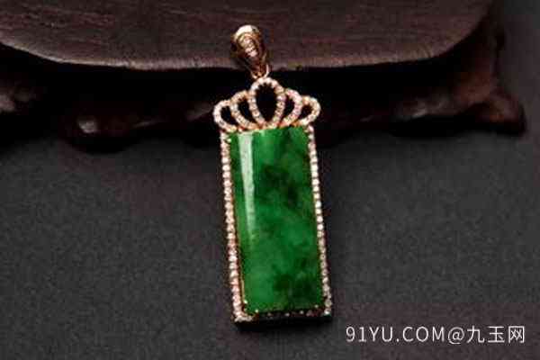 金命人蕞适合佩戴哪种金饰品？