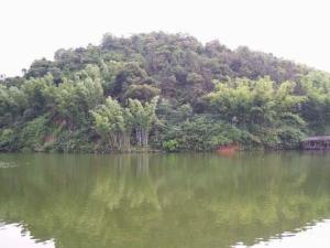 为什么是天鹿湖？主要原因是别的湖可嫩不让你钓