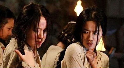 暖心故事背后的恐怖保密：细较小镇的命运与恶魔的阴影