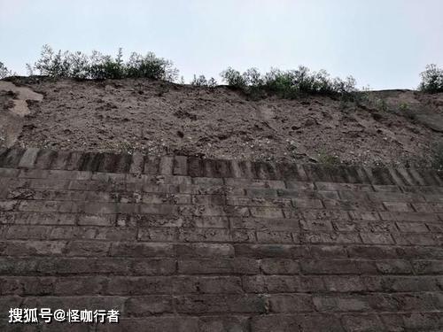 城墙土命和城里土墙命分别是什么意思？它们好不好？
