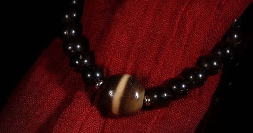 属鼠立春五行穿衣，72鼠五行缺金，为何要戴手串呢？