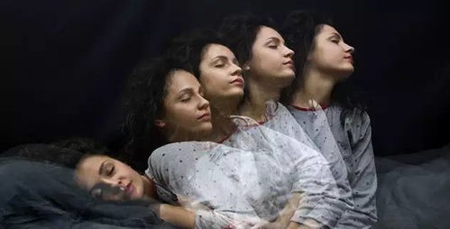 第二章：夜半异象与维度重叠的实证分析