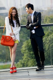 如何搭配上台演讲的励志情绪穿搭服装？