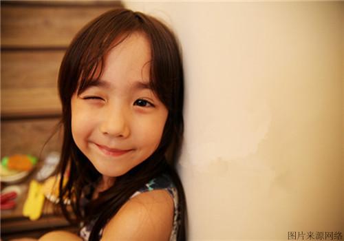 含有宥的女孩名字改写为：有没有一个名字叫宥的女孩？