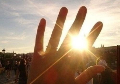 1.1 生肖元素的运用：寓意吉祥、 传递祝福