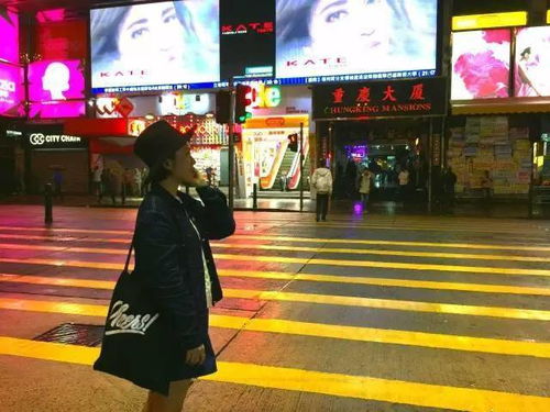 五、拍照打卡：人山人海中的绝望挣扎（记得带充电宝！）