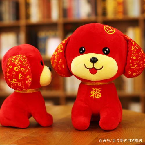 请问属狗的男士现在多少岁了？