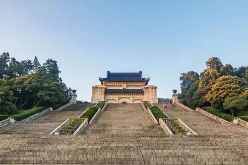 3. 青龙、 白虎、护山、案山、朝山、水口山的考量：细致布局的十分沉关键性