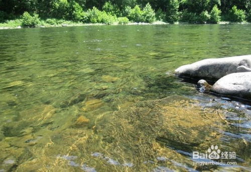 梦见游泳过清澈河水是什么预兆？