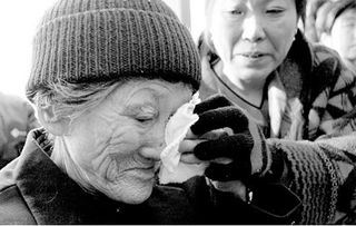 七月半老人去世风水，中午看完风水，家里老人离世，这是不是风水问题导致的？