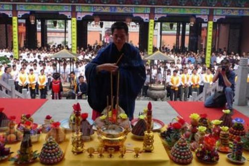 1. 参与人员及座次安排