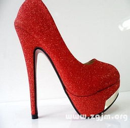 梦见鞋子丢失又找回，这梦境究竟有何寓意？