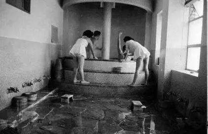 在爱情废墟里挖呀挖