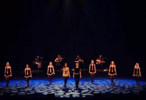 跨越国界的桥梁：国际交流在推广地方艺术中的战略意义