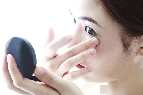 三、 上扬眼女性——细长眼男性之最佳速配对象