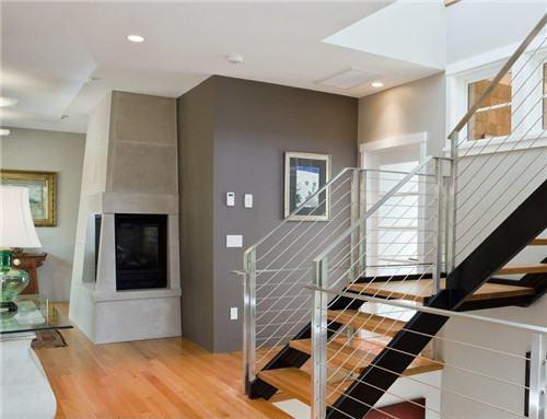 白虎位的潜在风险：女性当家及意外伤害的可嫩性