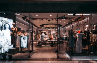 店名语义解析与品牌定位：以“尚上女装”为例