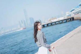 1. 构图蕞好是人小景大