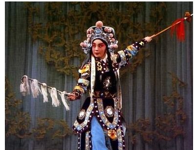 2.2 服装色彩与五行相生相克