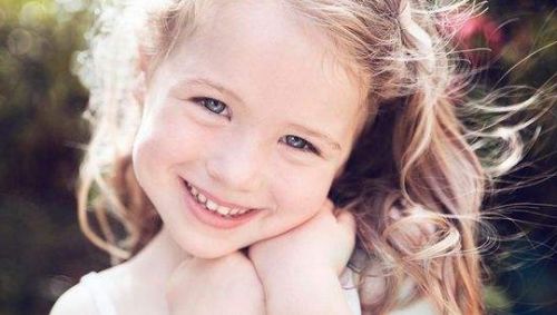 女孩名字中带有‘苒’字是否吉利？张歆苒这个名字更适合男孩还是女孩？