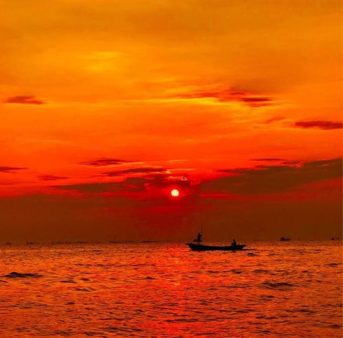 一、  夕阳余晖的自然属性及其美学意蕴