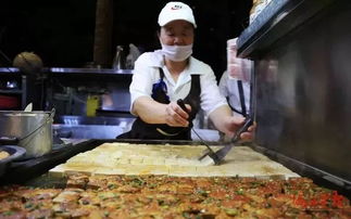 5. 平房夜市：逛断腿也买不完的小破烂