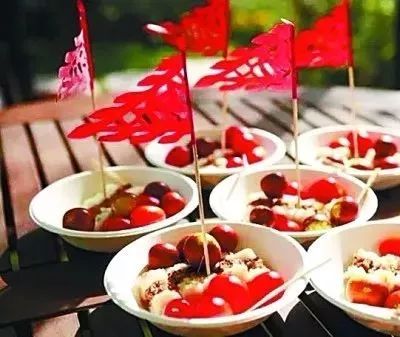 重阳节传统风俗与饮食文化的国学视阈分析：基于易理、 风水与民俗学的深度考察