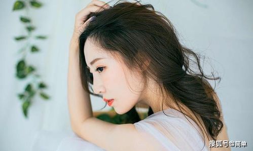 龙年佳人：力量与智慧的古典隐喻