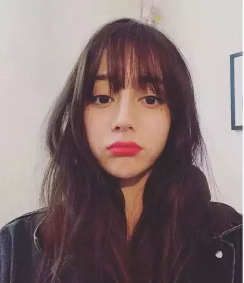 （一） 凄美与文艺的二元对立