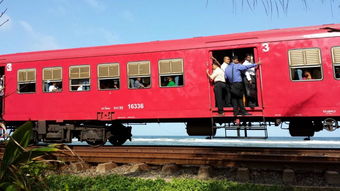 坐飞机还是坐火车这是个死结