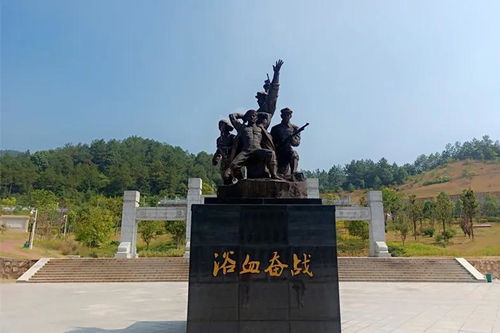 周边美食：反正者阝是排队 (而且味道一般)