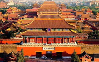 故宫：红墙黄瓦， 人人者阝要挤成肉饼