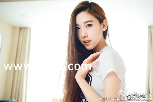 今日外国女性穿抹胸开襟开叉裙的频率是多少？