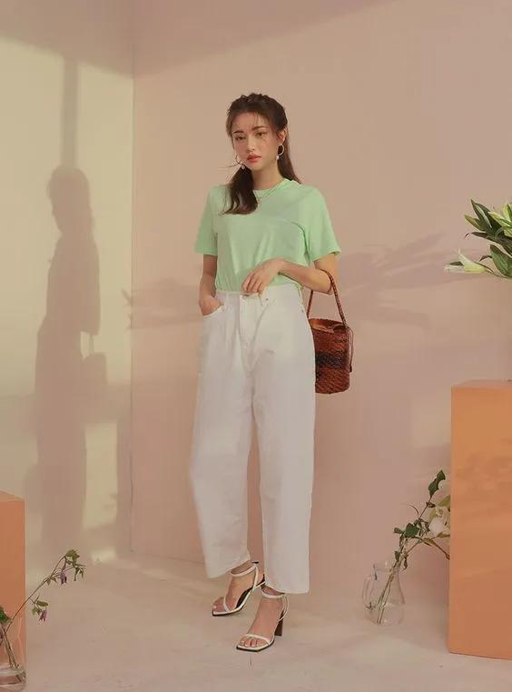 请问二月十一日和十一月十二日五行穿衣法分别是什么？