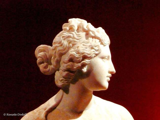 二、流传甚广的传说：国王庇佑与神秘访客