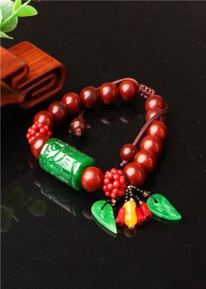 属鸡人佩戴哪种首饰最能旺运，最佳饰品是什么？