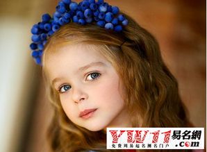 二、  巧妙组合：将“俊”与其他字融合