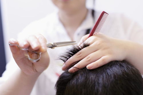 2026年12月哪一天理发最吉利，什么时间理发最适宜呢？