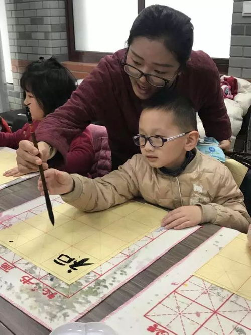 二、  核心载体：语文教学中传统文化元素的深度渗透与策略重构