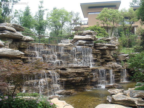 如何布局假山流水风水，打造家居风水大师级效果？