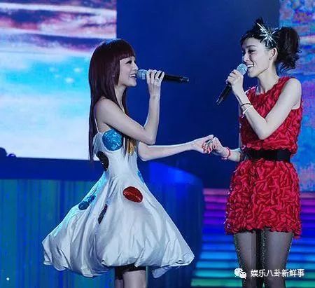 1.1 公众形象受损：舆论环境的影响