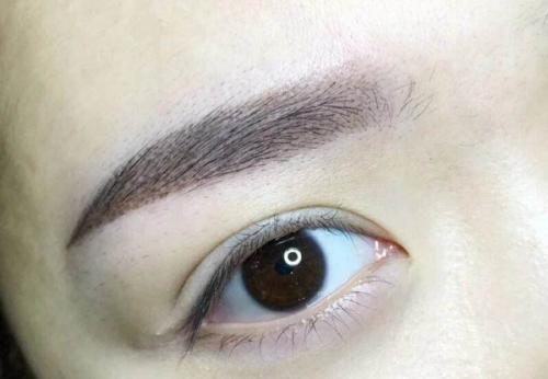 纹眉后如何彻底去除纹眉颜色？