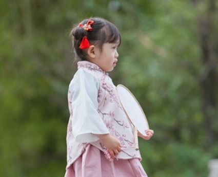 有没有推荐既时尚又吉祥的女孩名字组合那个？