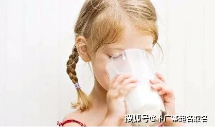 三、 深度解析诗意与文化底蕴的结合