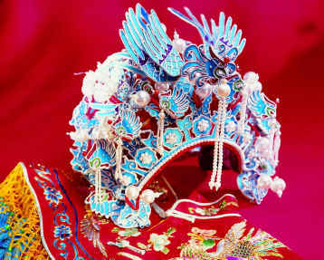 幼年属什么生肖？头戴凤冠游四方指的是哪个生肖？