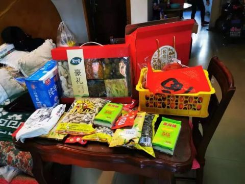 富有人家的送礼习俗：奢华与象征并沉重