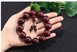 佩戴小叶紫檀手串有哪些禁忌和注意事项？