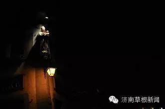 ：午夜时分的地理风水与玄学隐喻